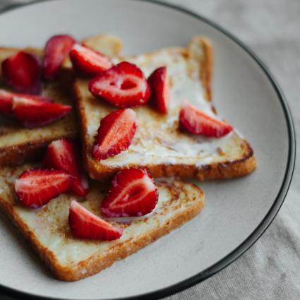 French Toast + topping de maduixes