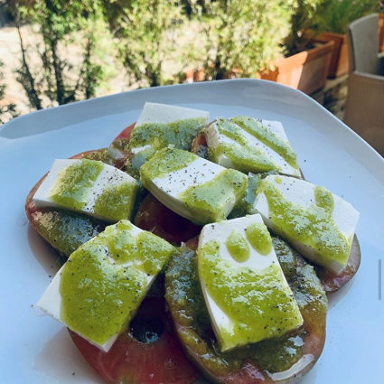 Ensalada de tomate con queso fresco 